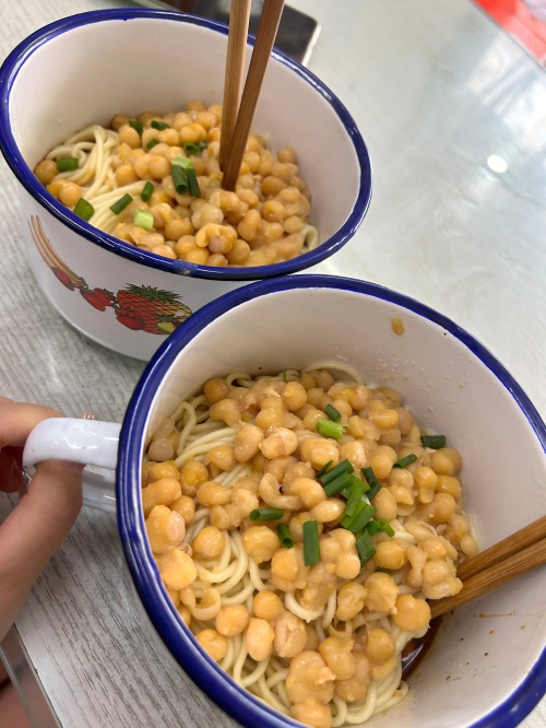 两碗吹得神碗豆面